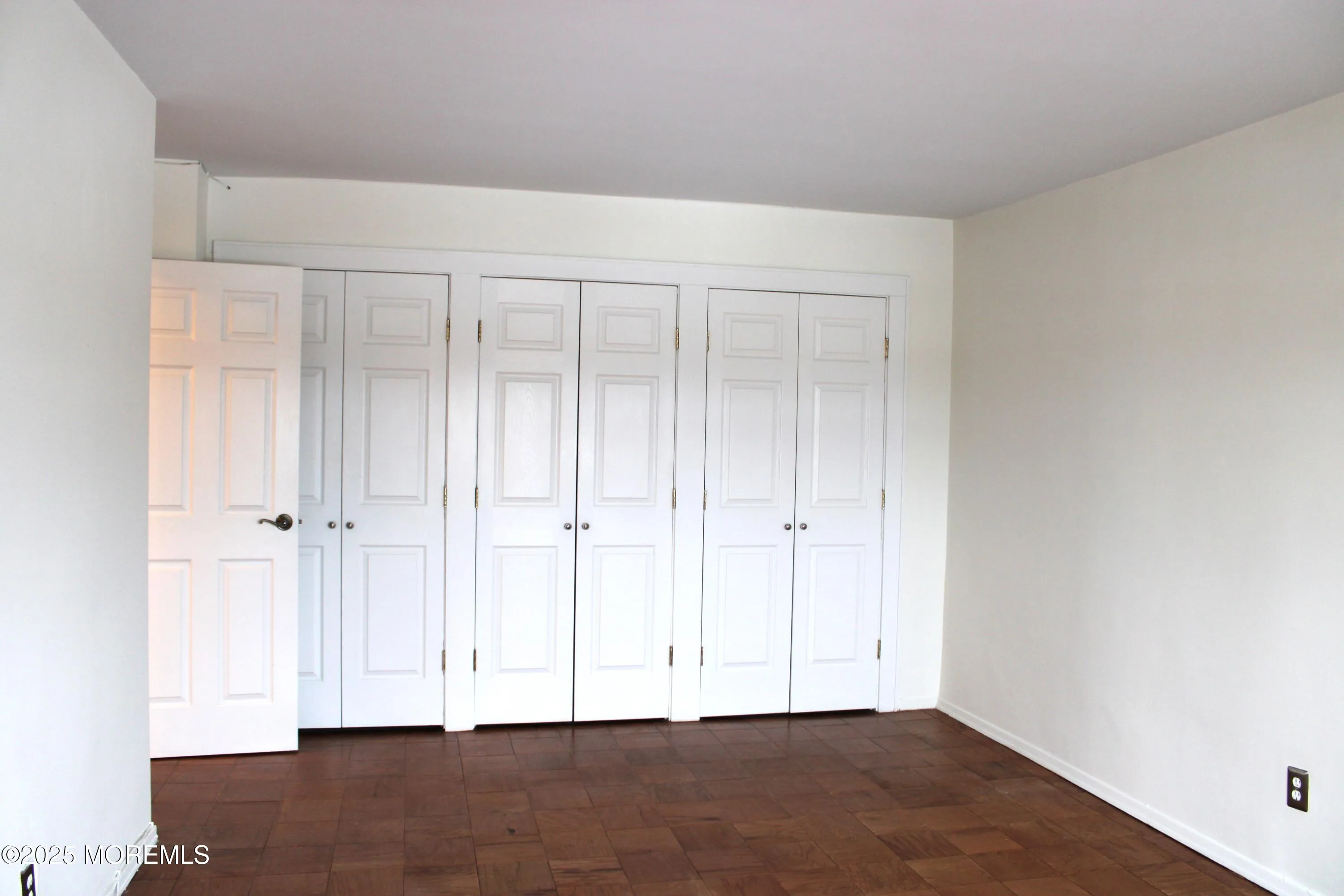 Red Bank, New Jersey 07701, United States, 2 Bedrooms Bedrooms, ,2 BathroomsBathrooms,Residential,Pending,4127