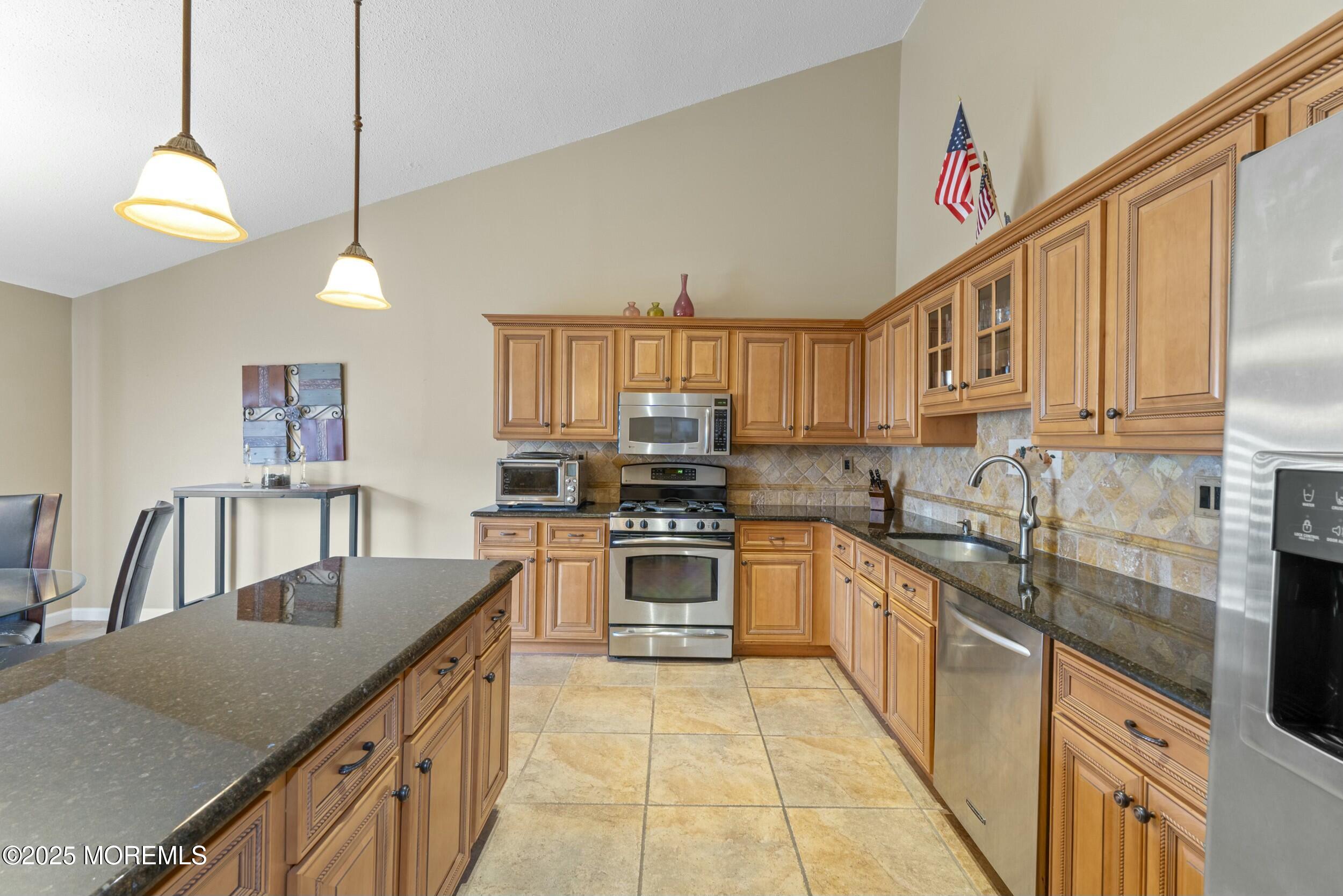 183 Hidden Court, Old Bridge, New Jersey image 2