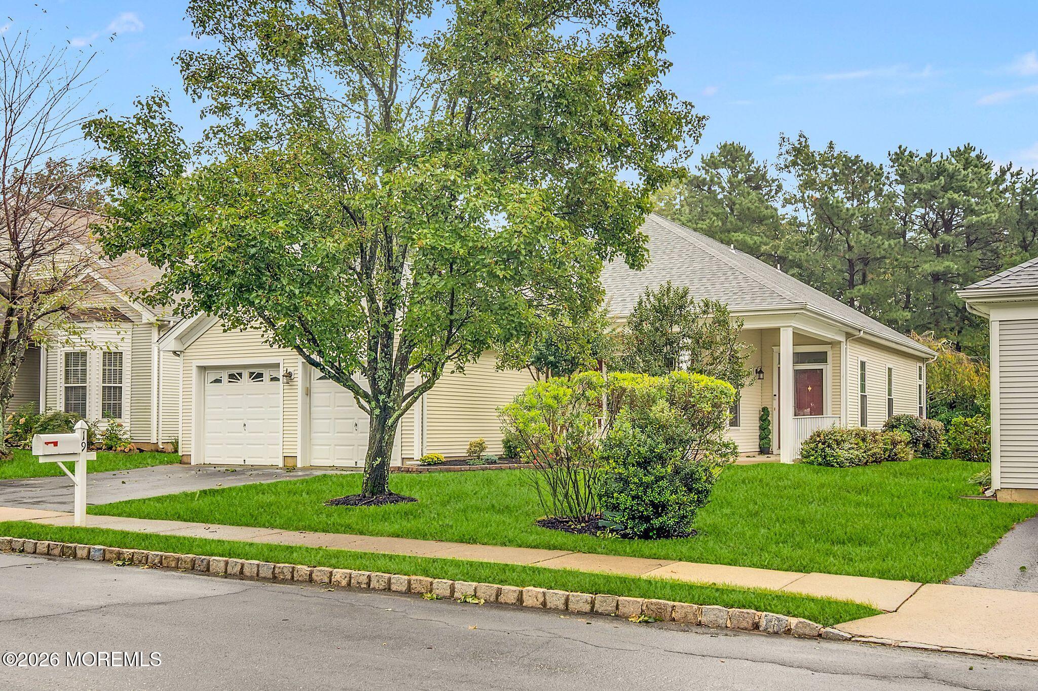 19 Goldenedge Way