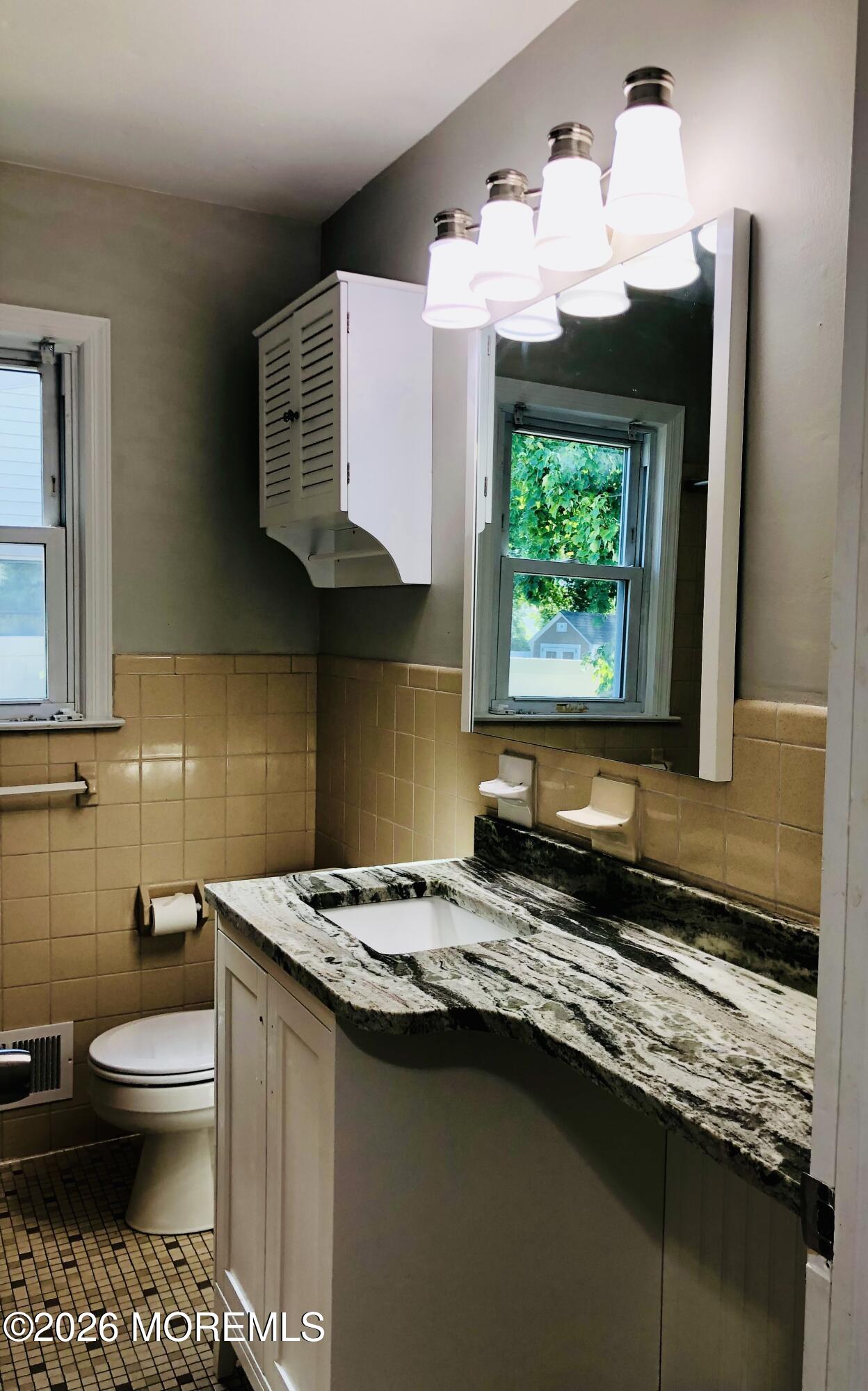 3208-3210 Cohocton Avenue 10