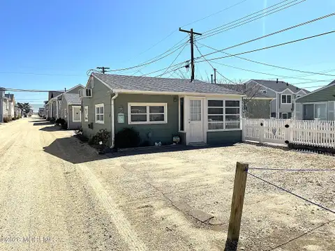 MLS: 22621529