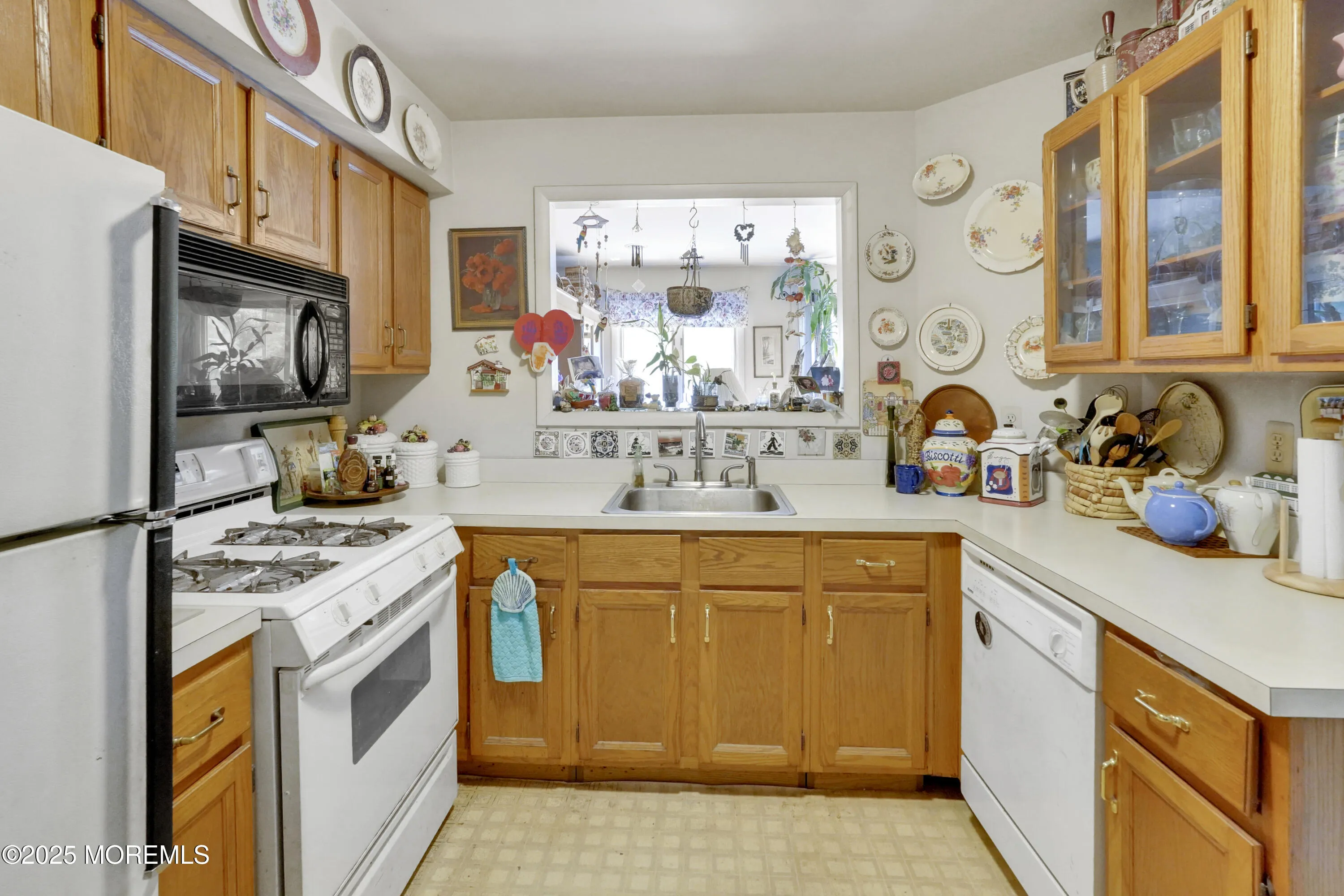 Neptune Township, New Jersey 07753, United States, 2 Bedrooms Bedrooms, ,3 BathroomsBathrooms,Residential,Pending,134431