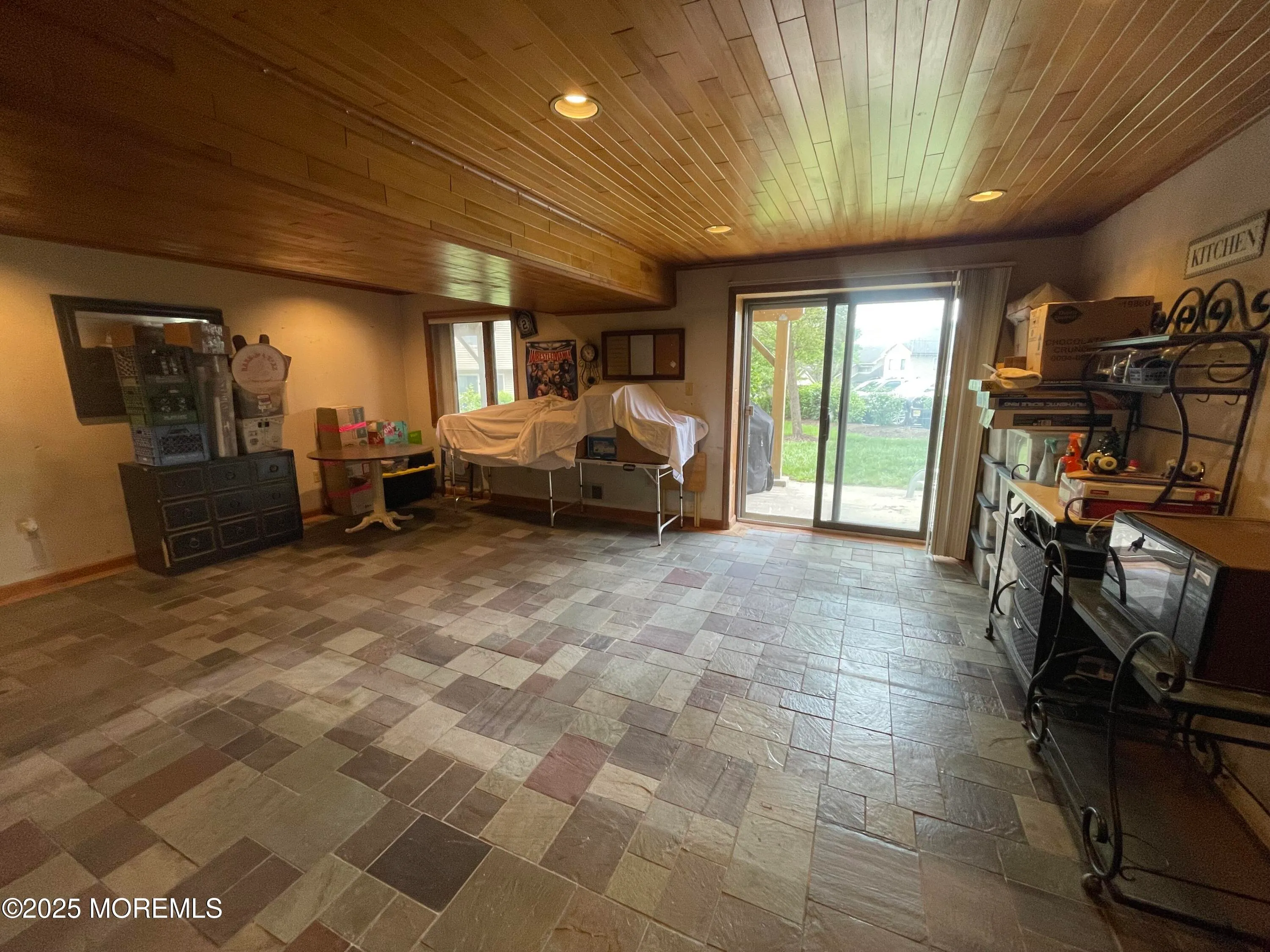 Neptune Township, New Jersey 07753, United States, 2 Bedrooms Bedrooms, ,3 BathroomsBathrooms,Residential,Pending,134431