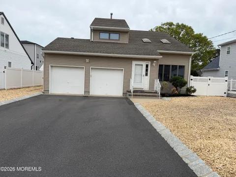 MLS: 22613718