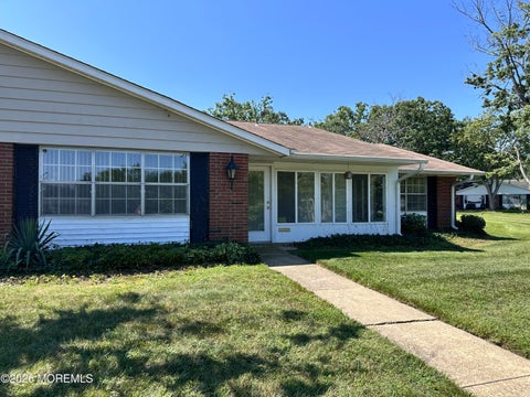 Condo For Sale - 587 B Lake Point Drive<br/> Lakewood, NJ 08701