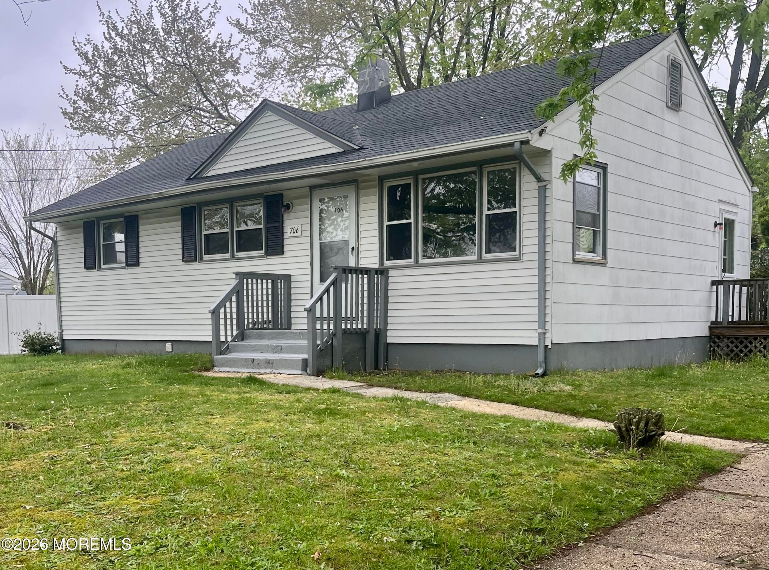706 E Lawn Drive