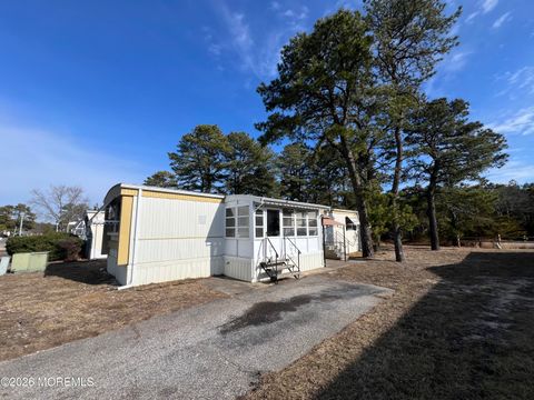 Mobile Home For Sale - 177 Mockingbird Way<br/> Whiting, NJ 08759
