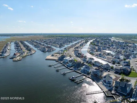 MLS: 22514875
