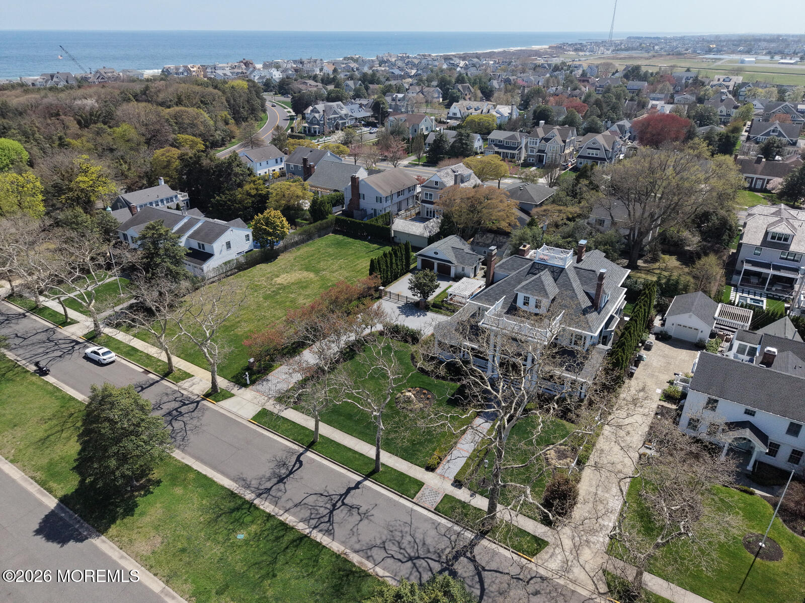 212 Crescent Parkway