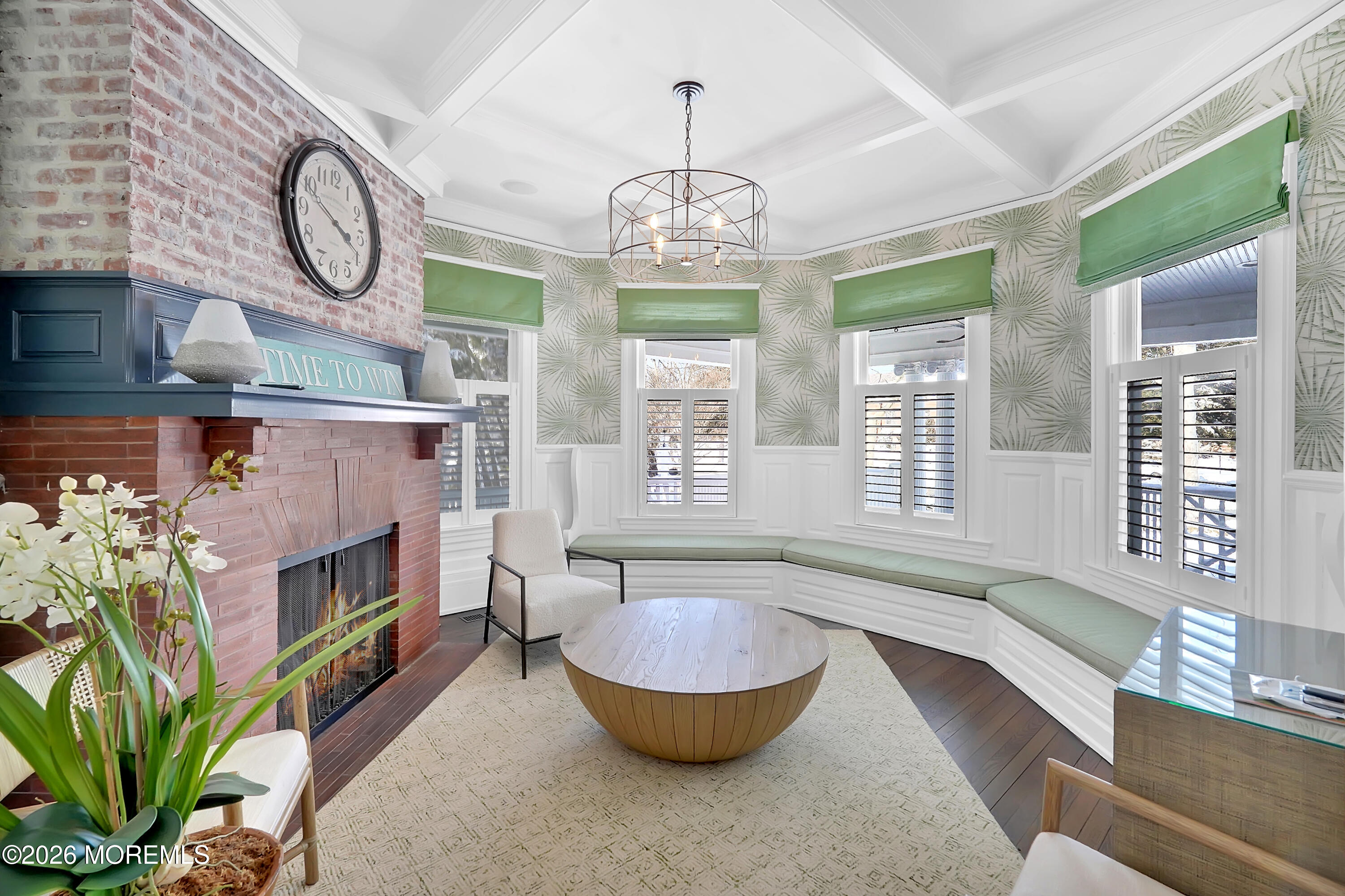 212 Crescent Parkway