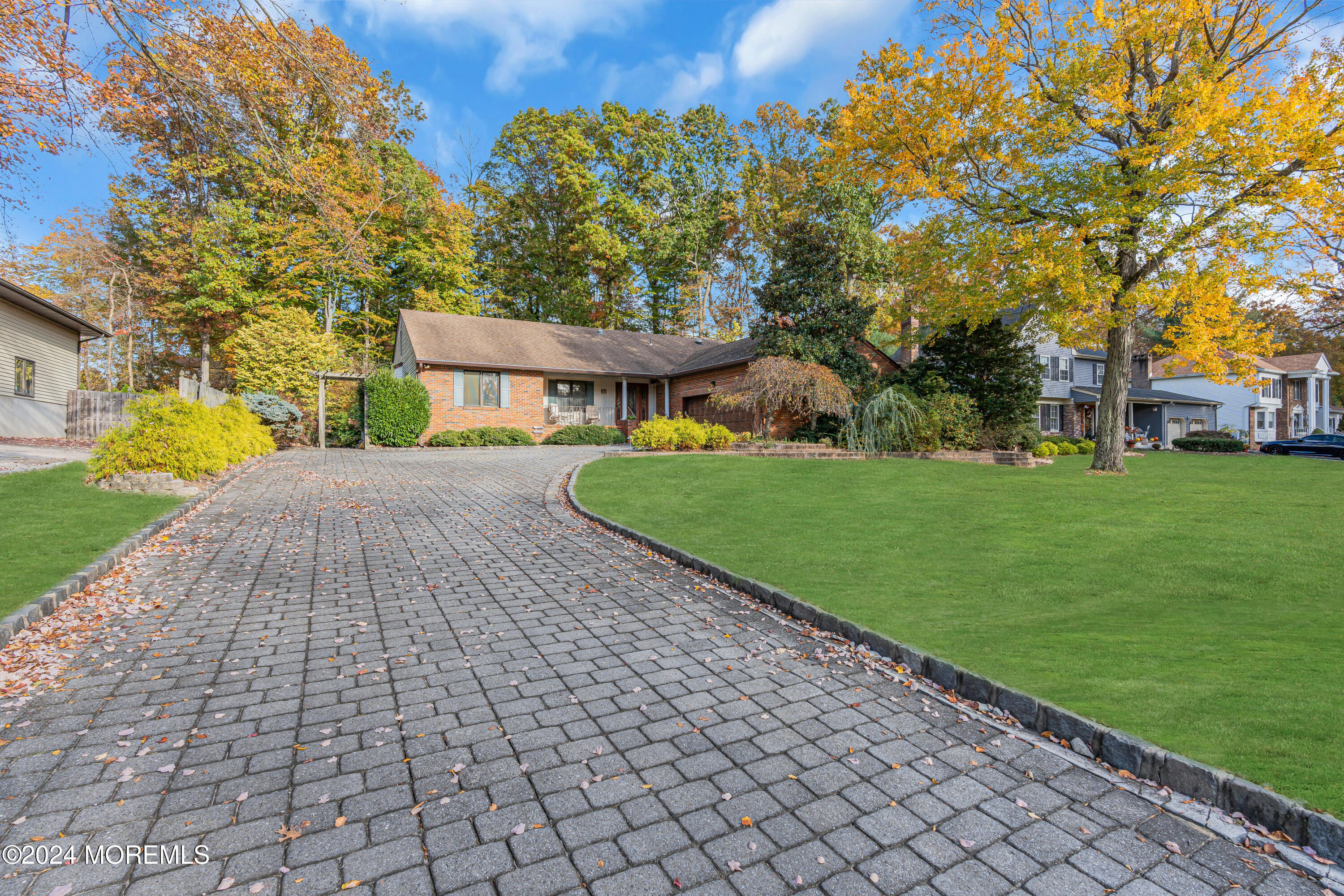 32 Timber Lane, Manalapan, New Jersey image 3