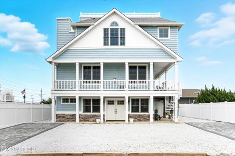 Photo of 7 E Lavenia Avenue, Long Beach Twp, NJ 08008 (MLS # 22530766)
