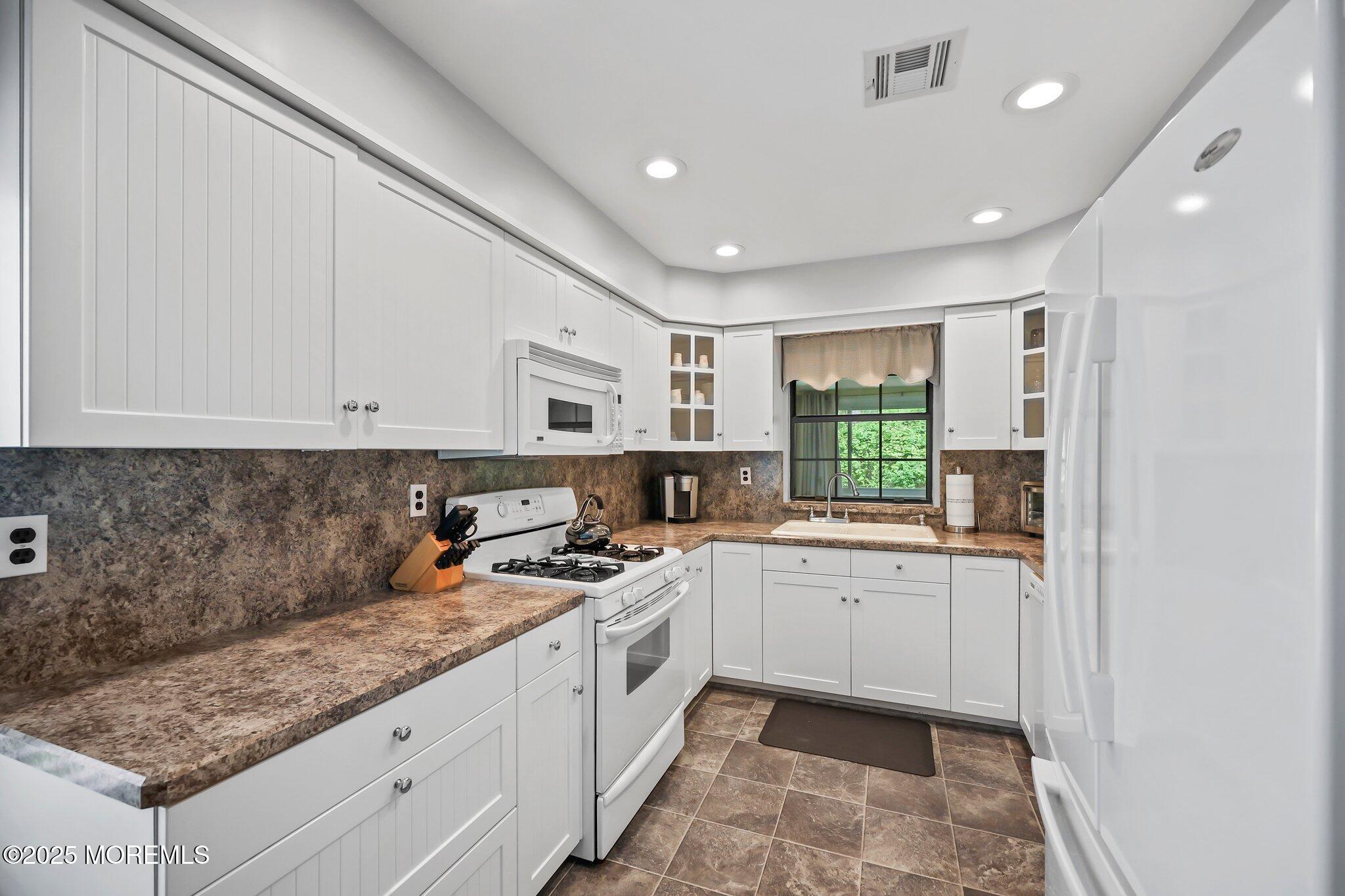 8 Rushmore Drive, Brick, New Jersey image 16