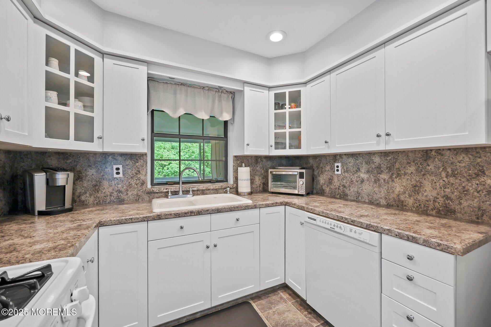8 Rushmore Drive, Brick, New Jersey image 17