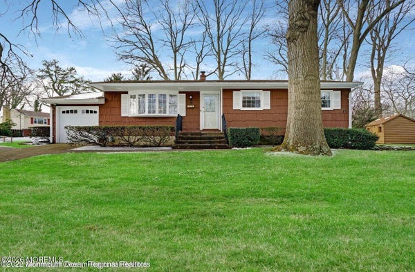 6 TEABURY LN, OAKHURST, NJ 07755 - Image 82a28d35d45c88219b97a8d2da6b3c21/1481311727