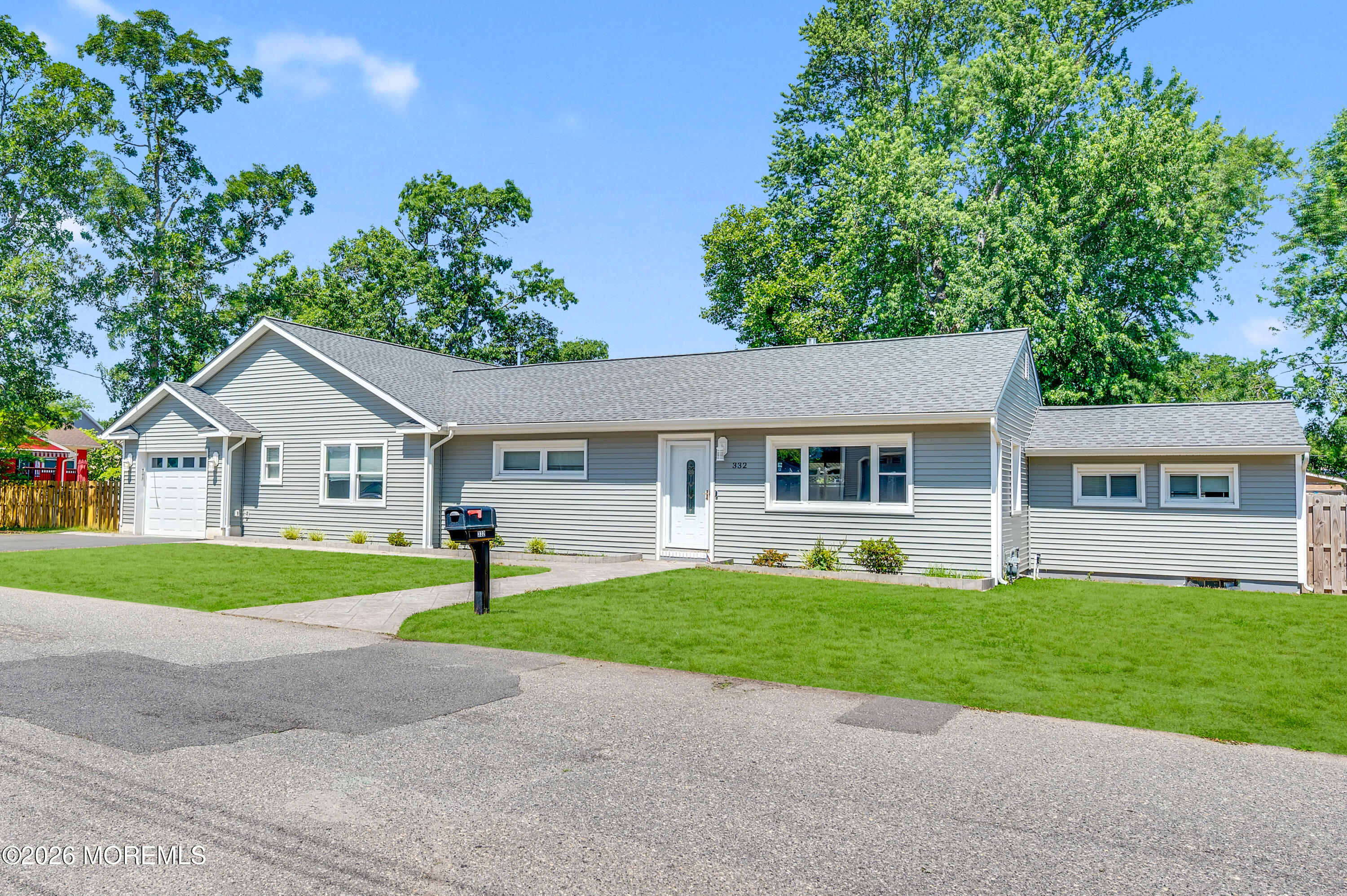 332 Beach Avenue - Photo 2