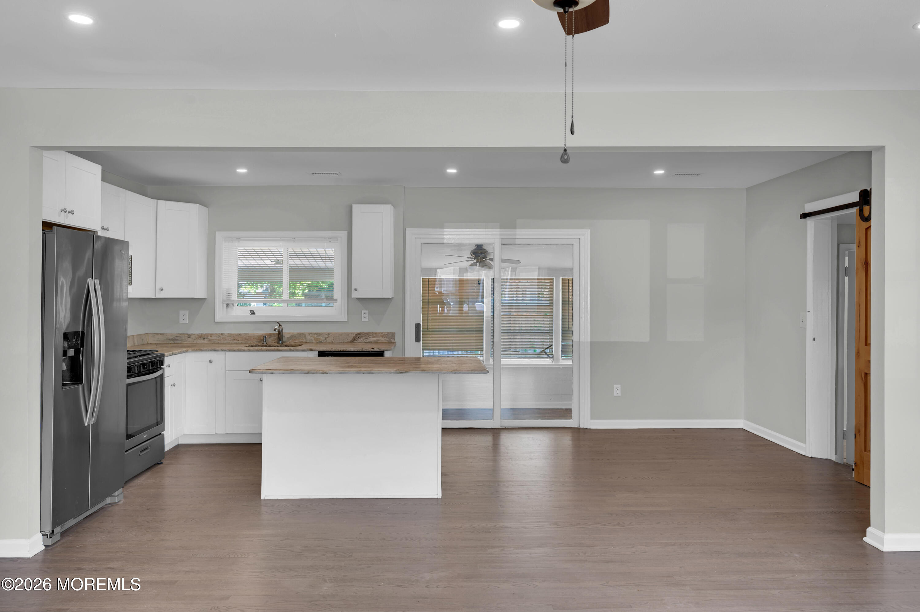 332 Beach Avenue - Photo 3