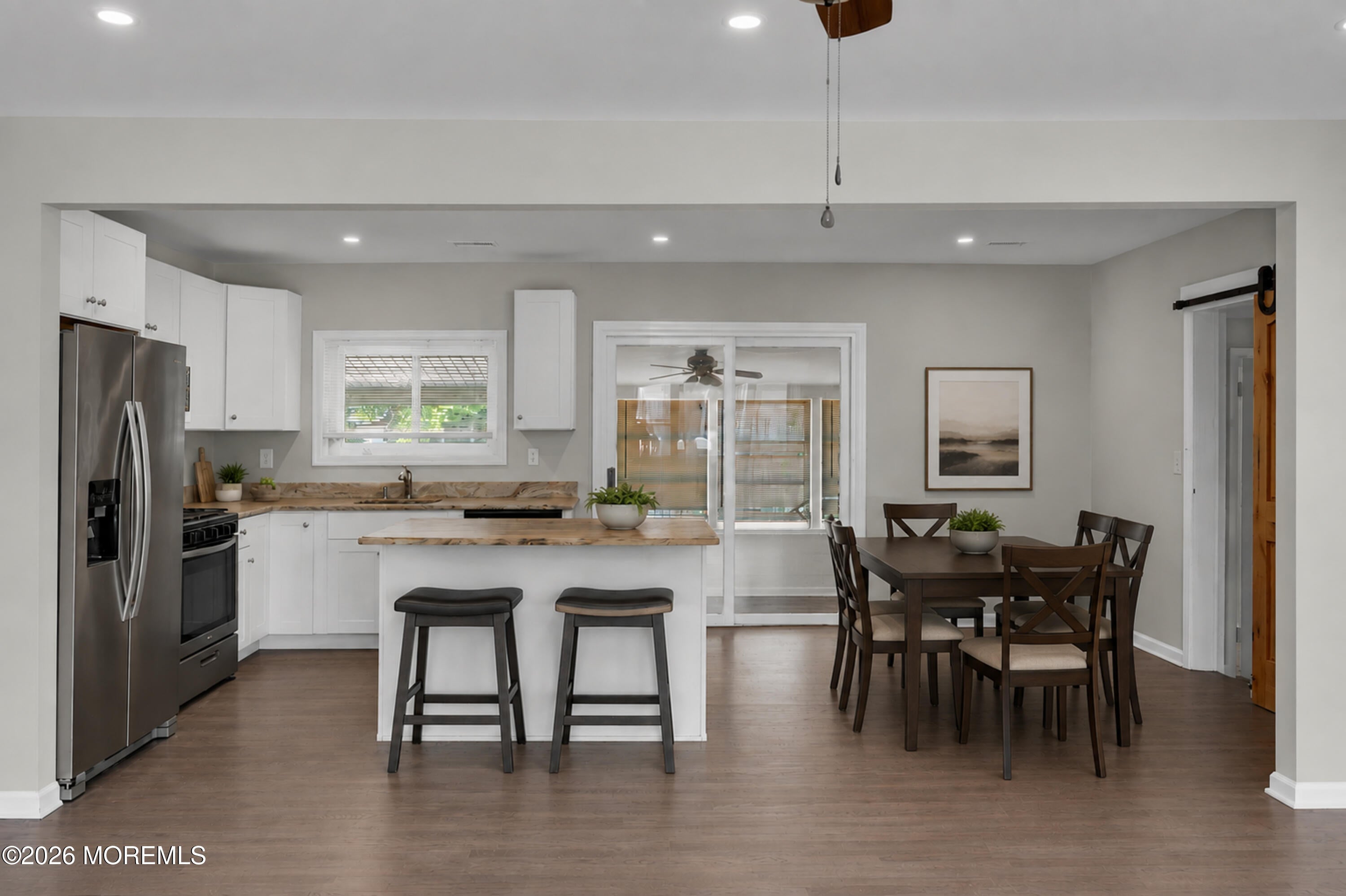 332 Beach Avenue - Photo 3