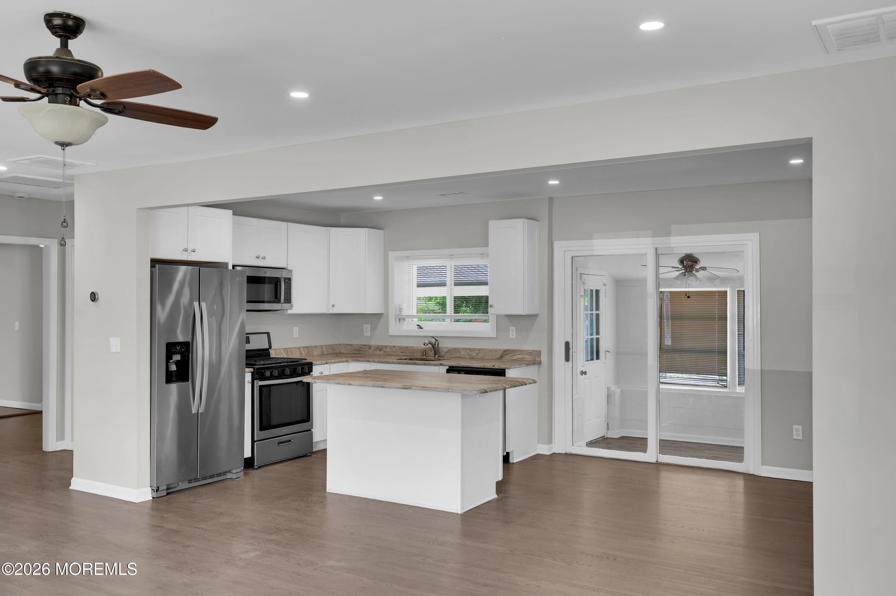 332 Beach Avenue - Photo 4