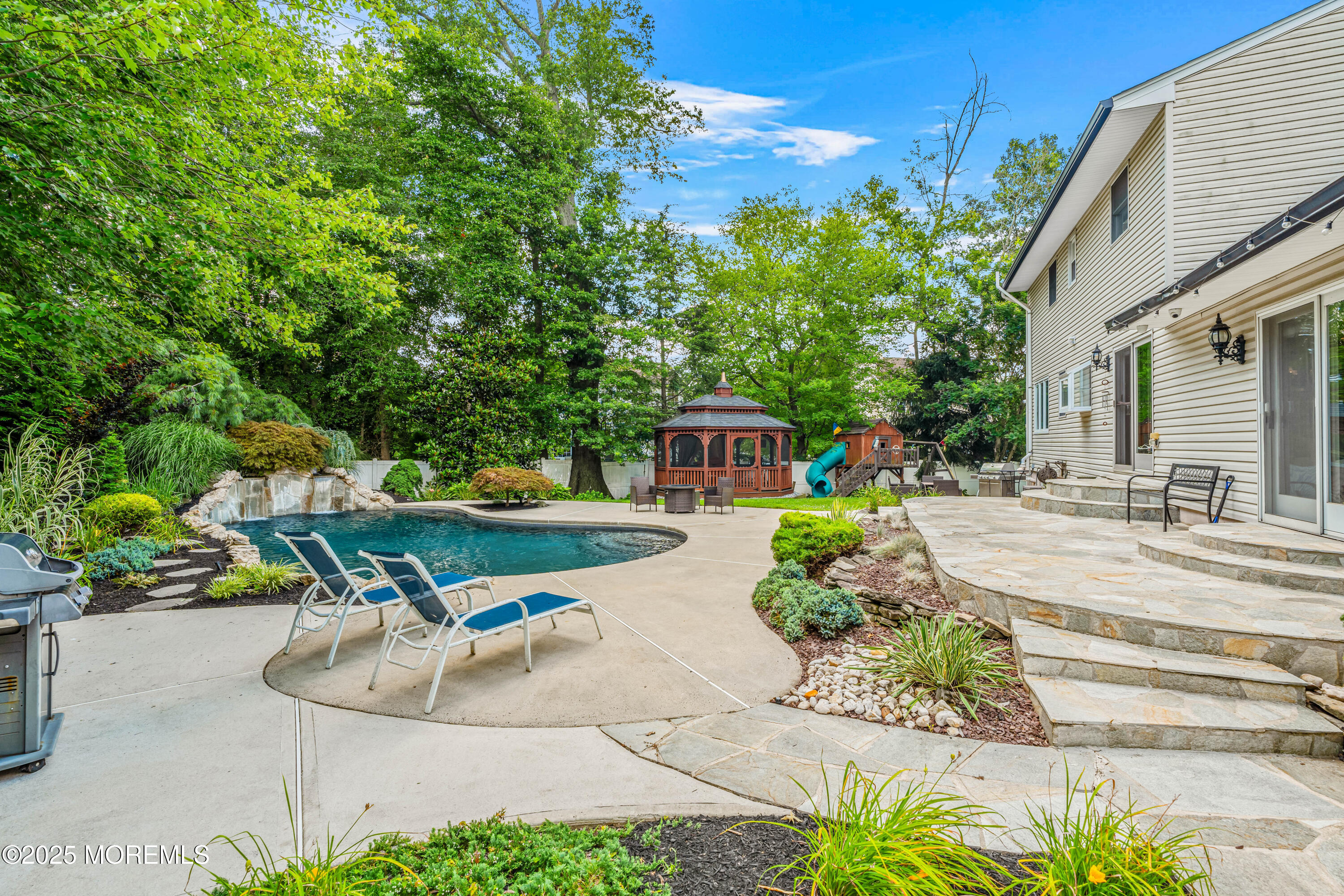 6 Juniper Court
