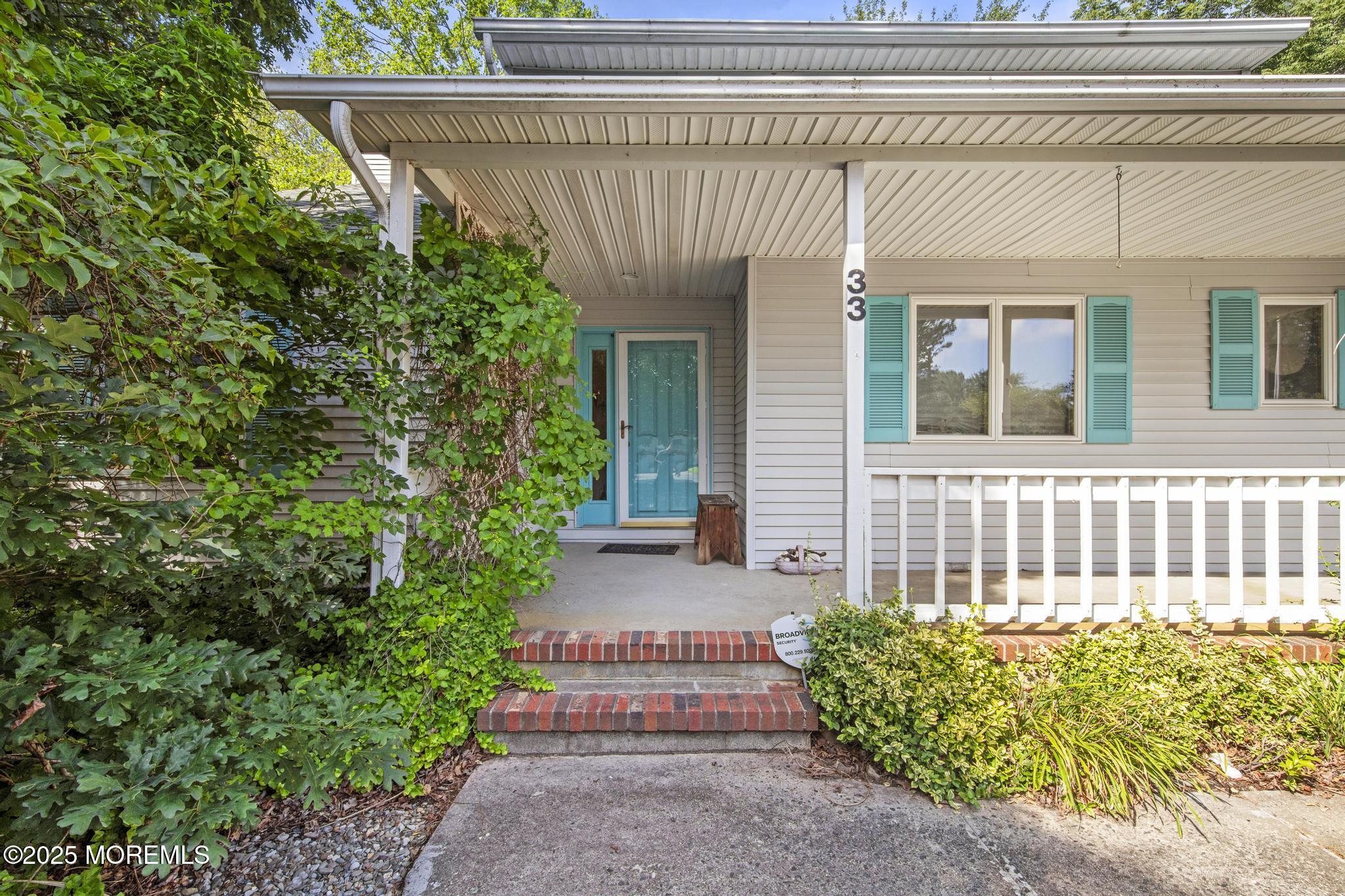 33 Shoveler Drive