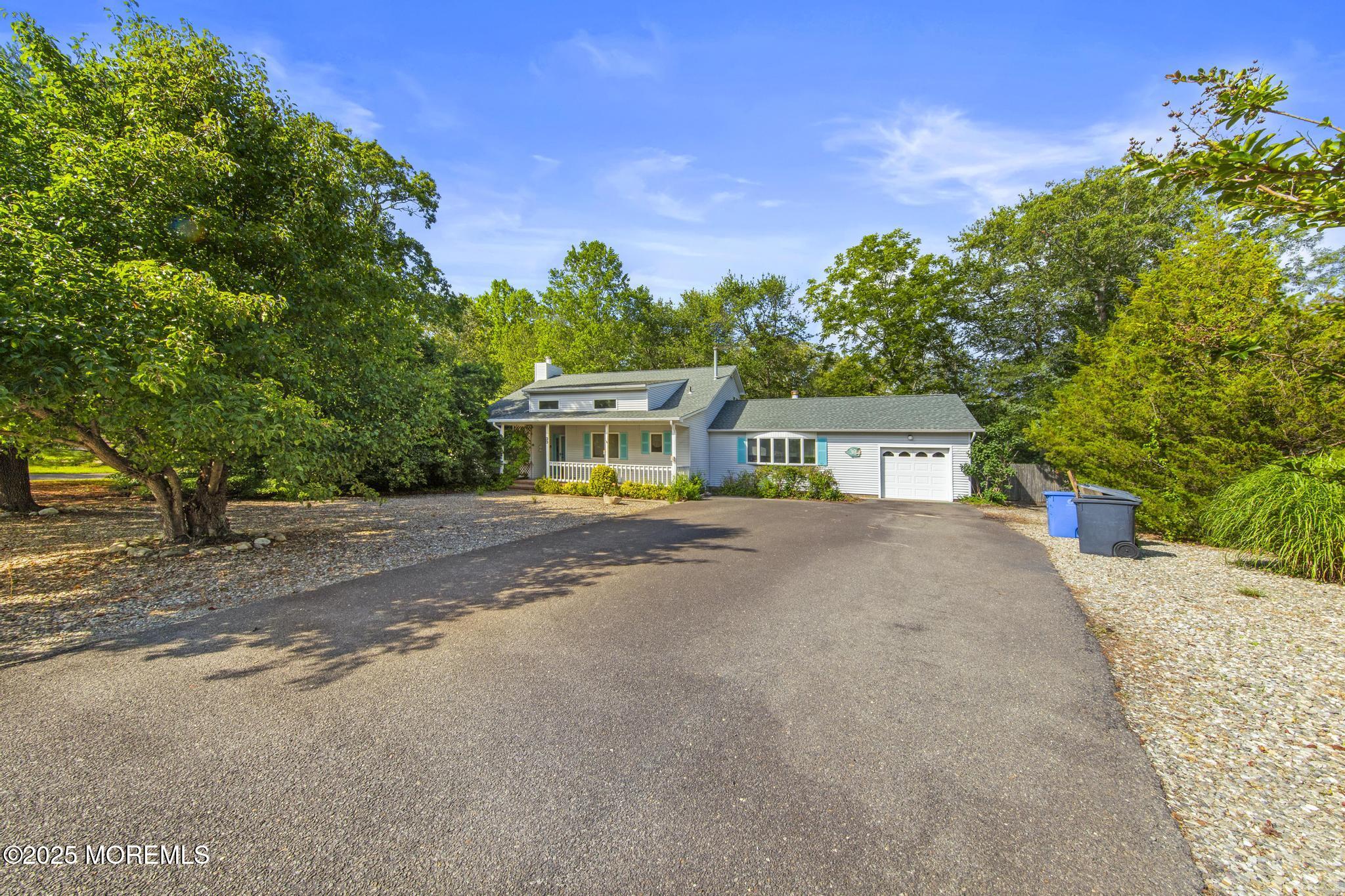 33 Shoveler Drive