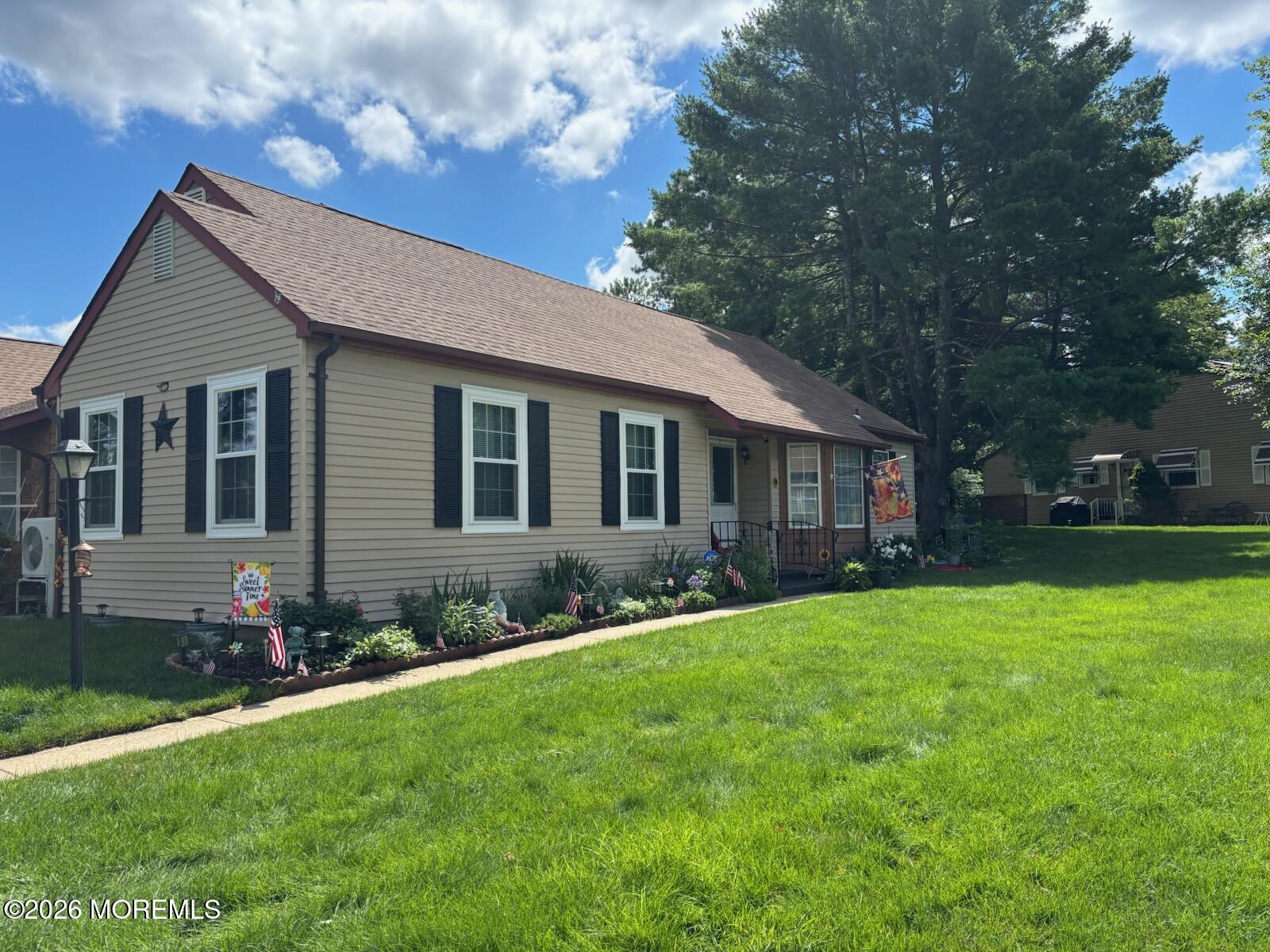 11 Amesbury Road E