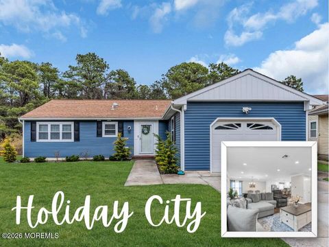 Homes For Sale - 10 Point Blanche Court<br/> Toms River, NJ 08757