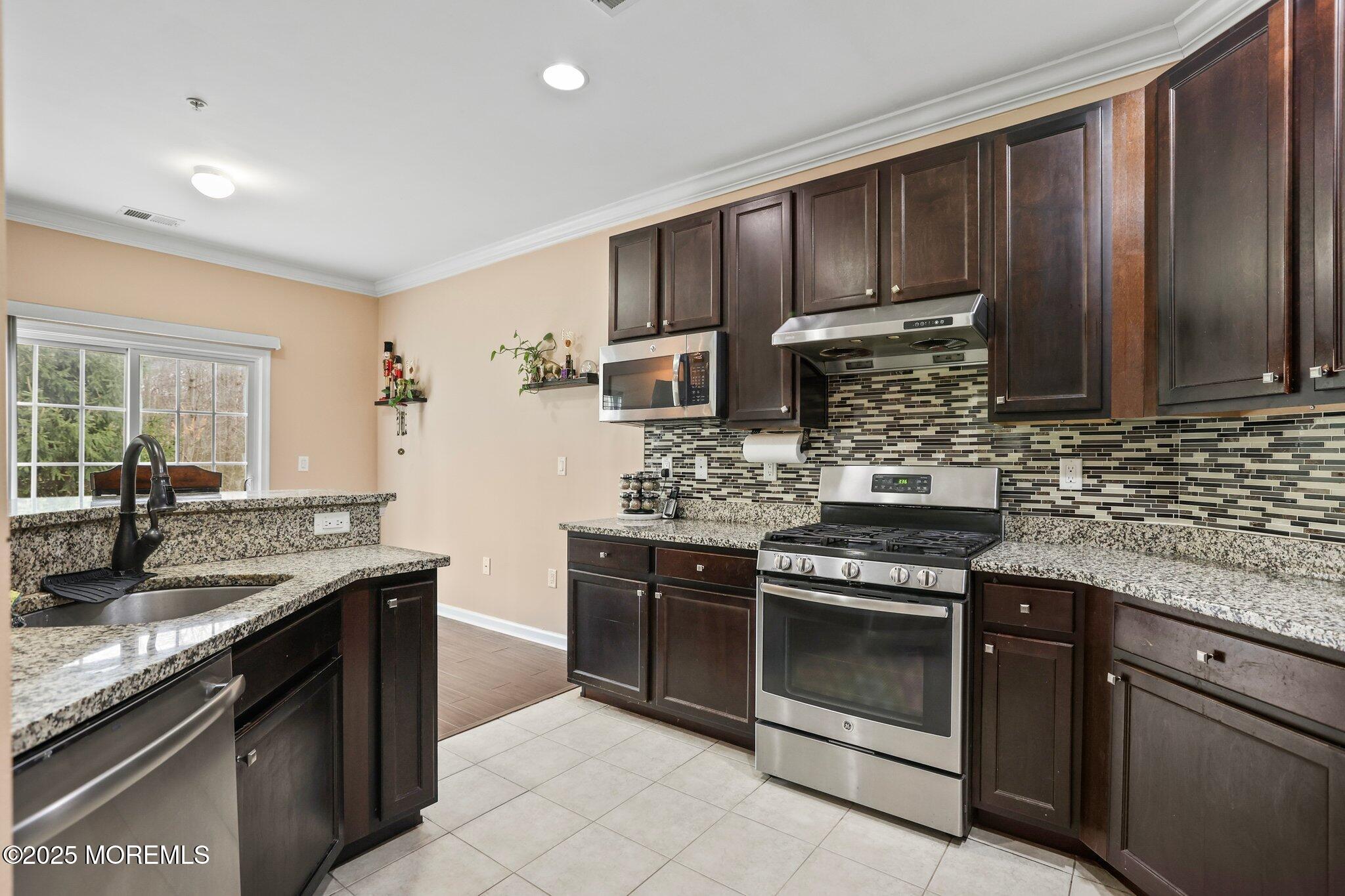 126 Morgan Way #126, Monroe Township, New Jersey image 4