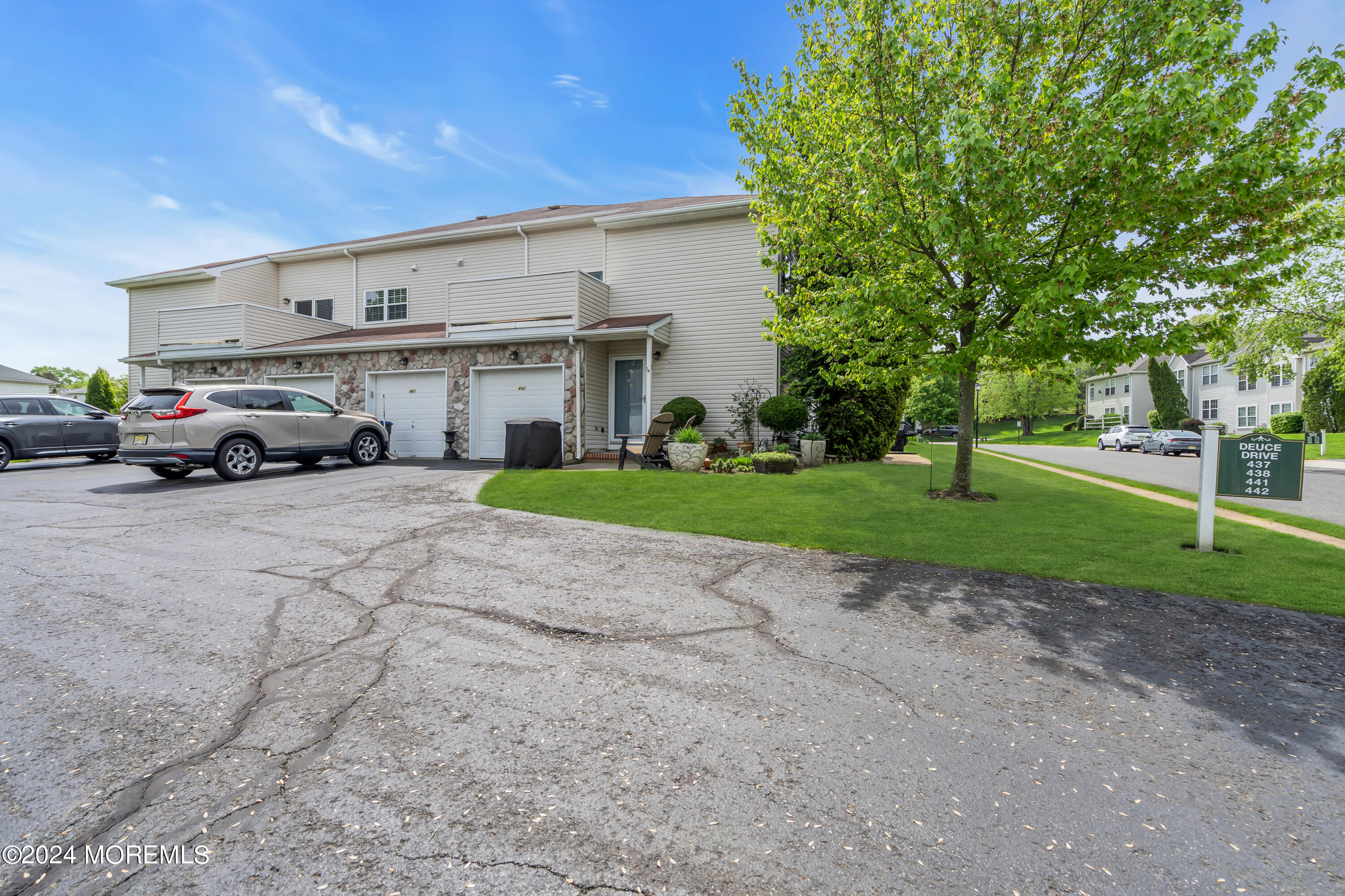 442 Deuce Drive, Wall, New Jersey image 4