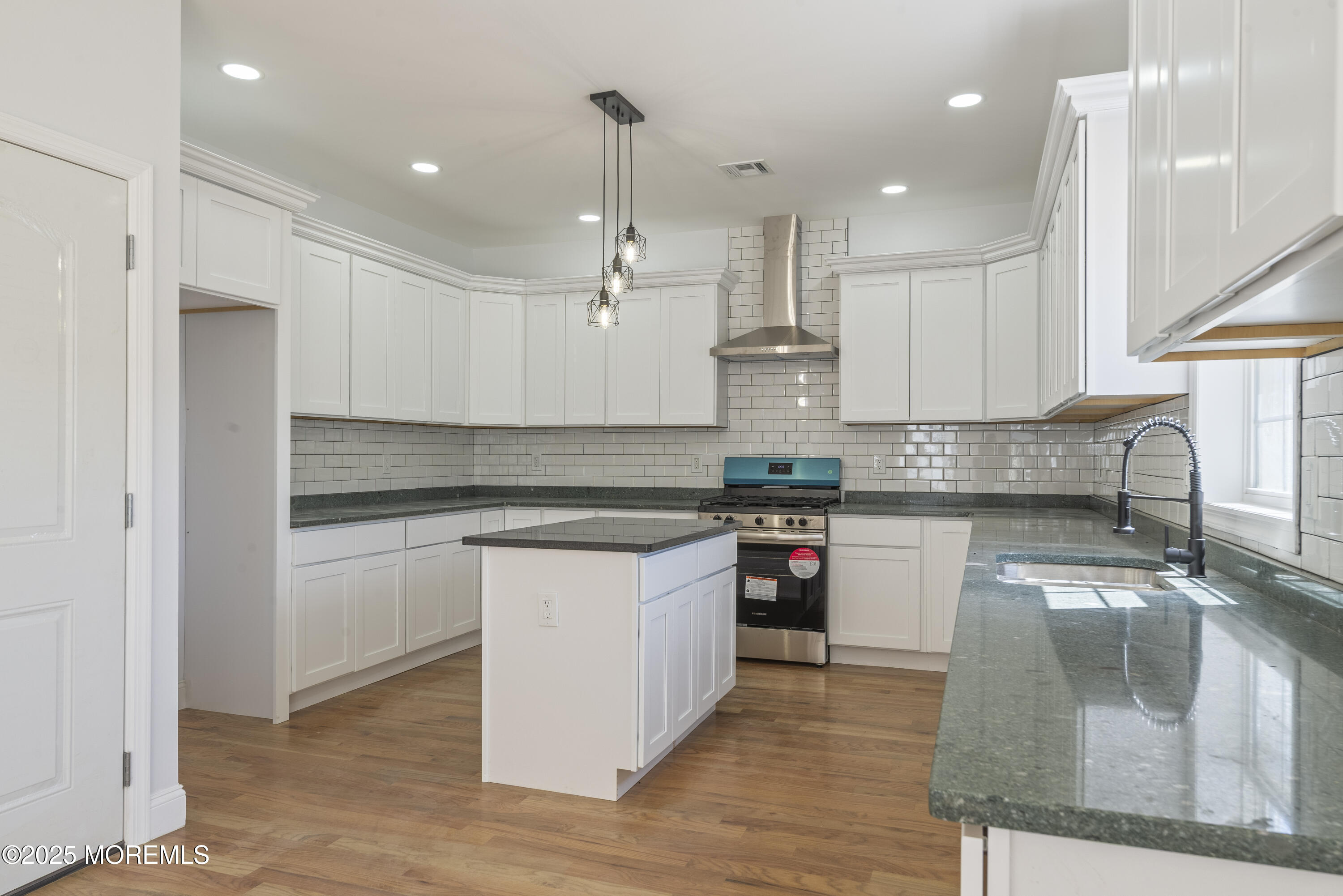 452 Raritan Boulevard, Keyport, New Jersey image 16