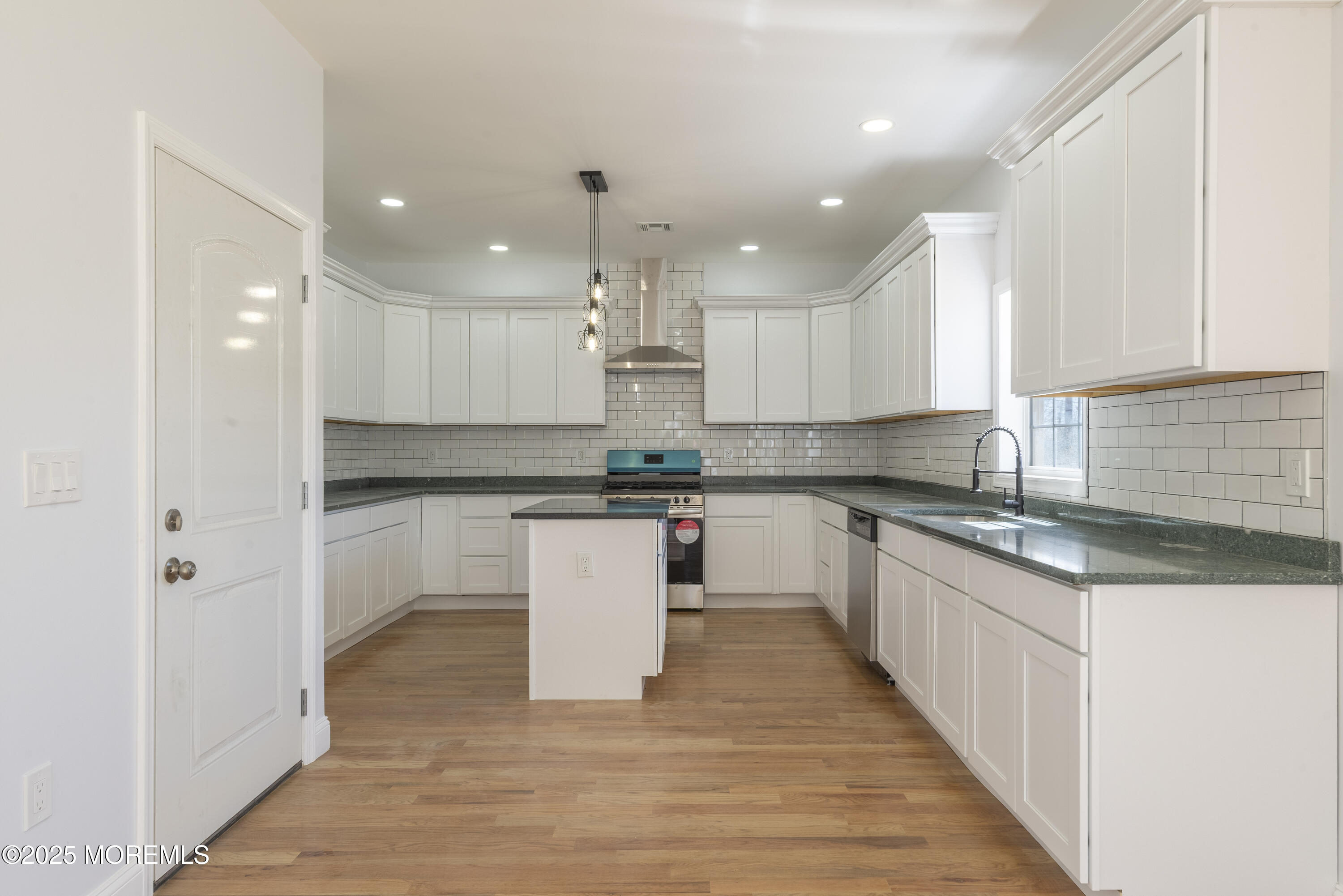 452 Raritan Boulevard, Keyport, New Jersey image 14