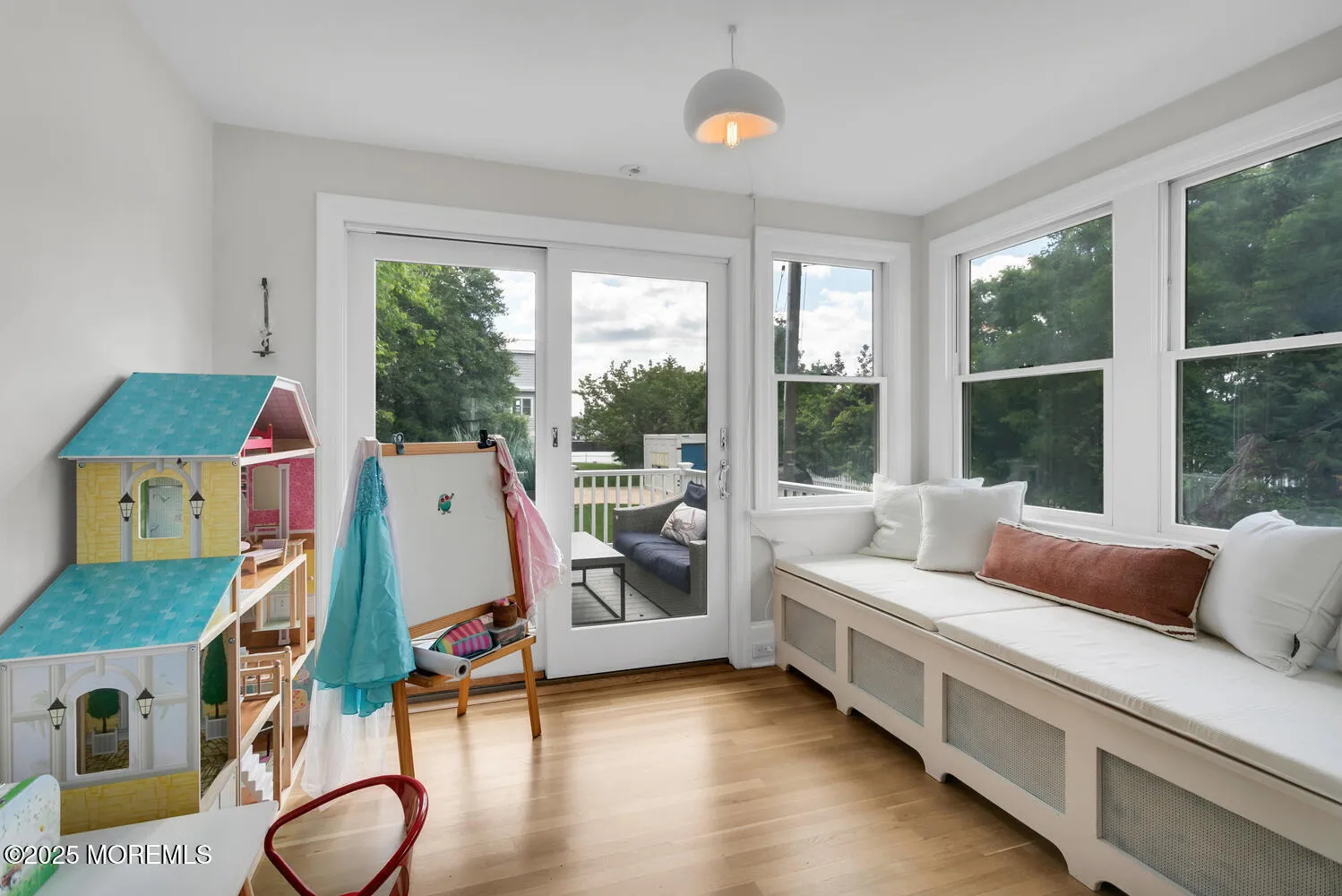 Rumson, New Jersey 07760, United States, 4 Bedrooms Bedrooms, ,2 BathroomsBathrooms,Residential,Active,184136