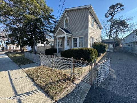 Homes For Sale - 207 Ocean Gate Avenue<br/> Ocean Gate, NJ 08740