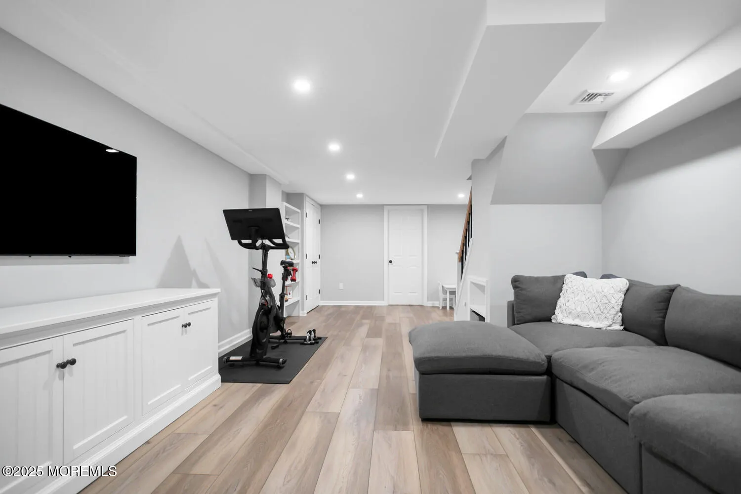 Middletown, New Jersey 07748, United States, 5 Bedrooms Bedrooms, ,4 BathroomsBathrooms,Residential,Pending,102529