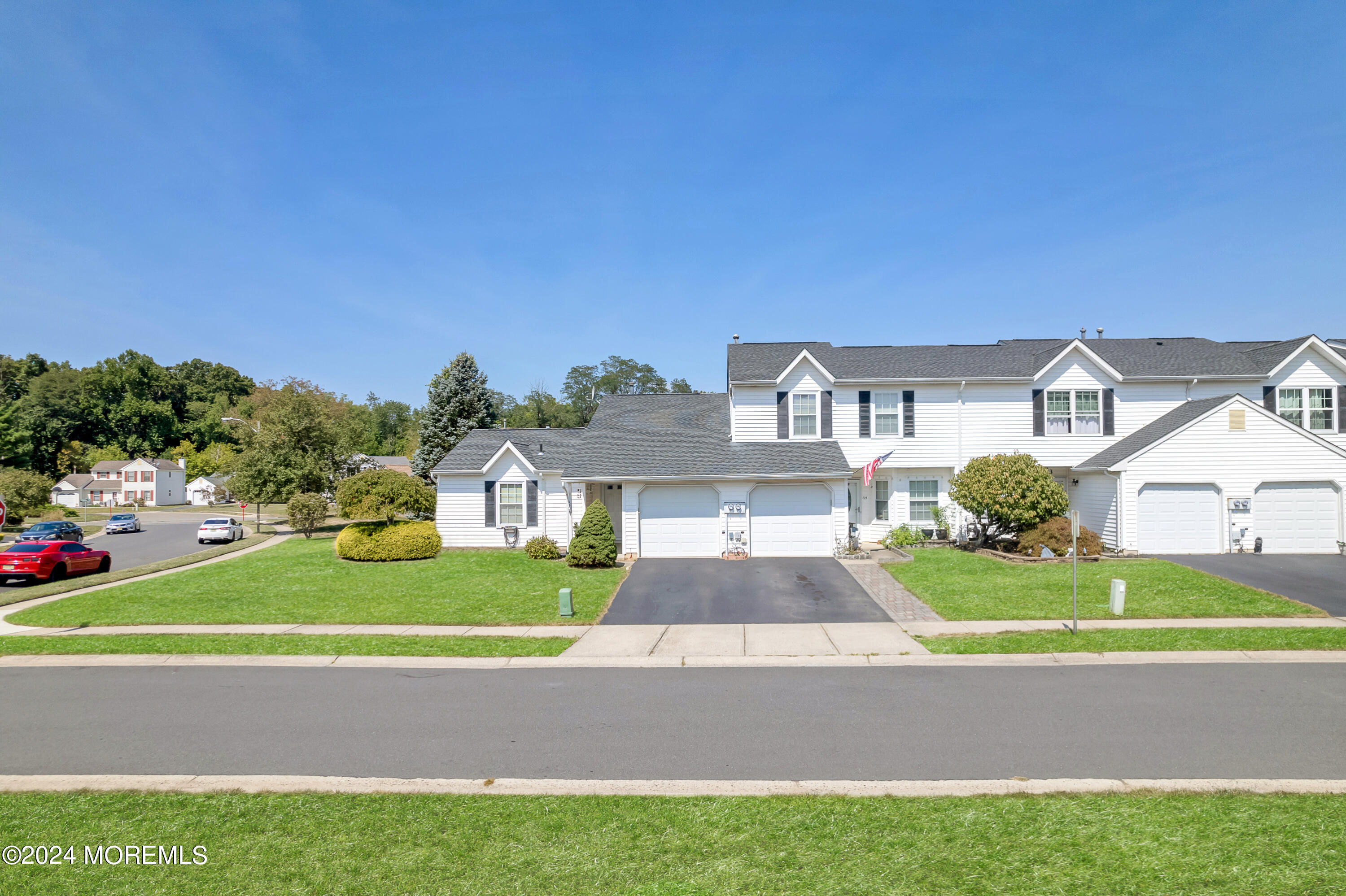 37 Seabreeze Square, Freehold, New Jersey image 2