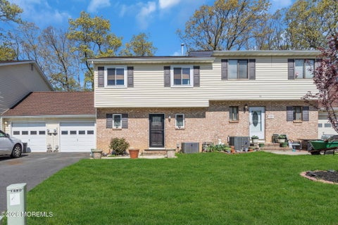 Condo For Sale - 11 Patricia Court<br/> Howell, NJ 07731