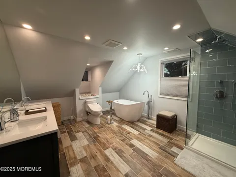 MLS: 22513354