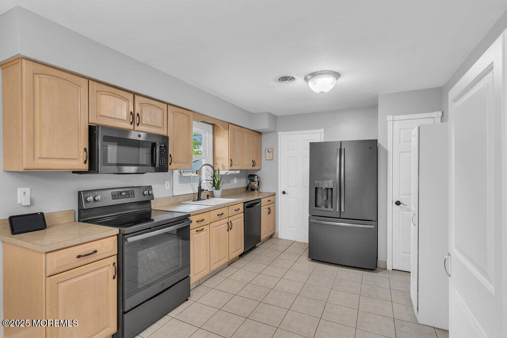 560 Oakhollow Lane, Lanoka Harbor, New Jersey image 4
