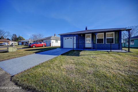 8 Newcastle Court Toms River NJ 08757