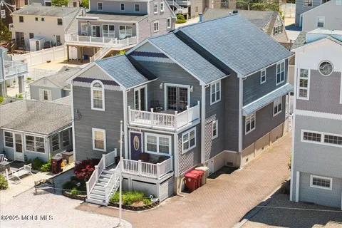 MLS: 22514196