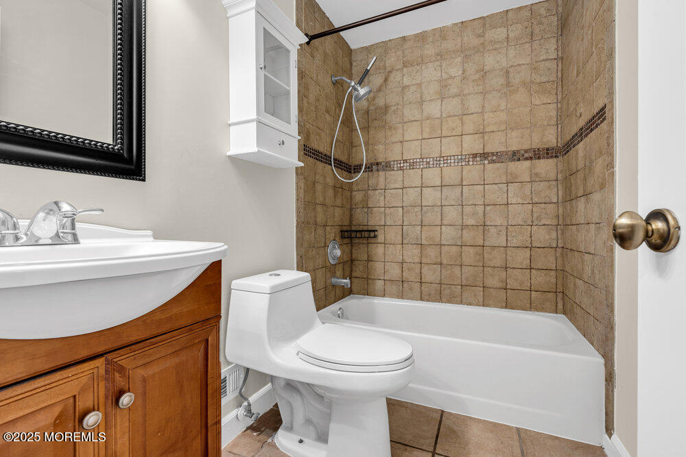 31-11 Trumbull Drive, Freehold, New Jersey image 15