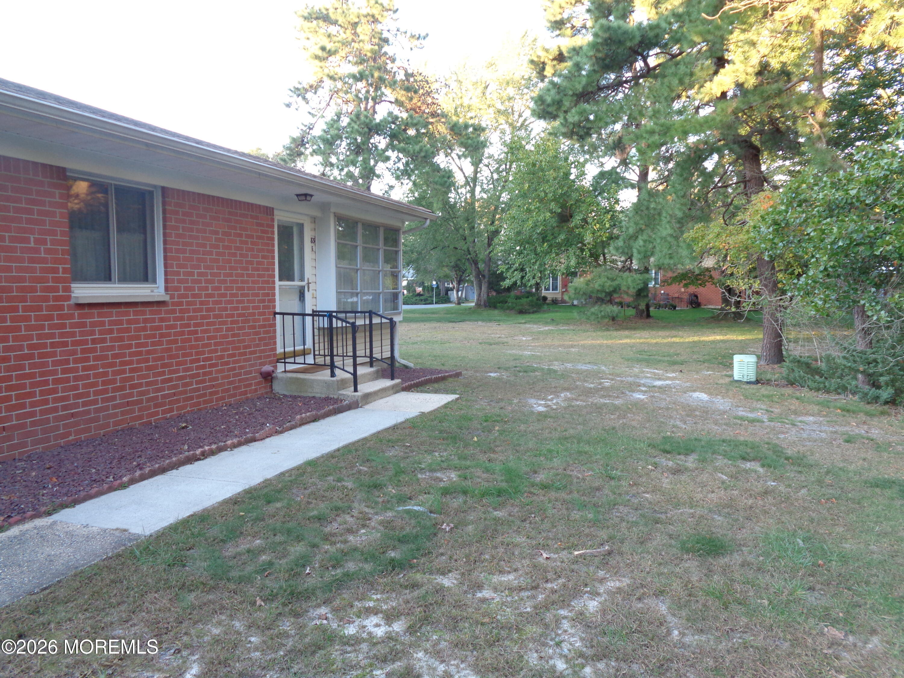 83 E Hudson Parkway