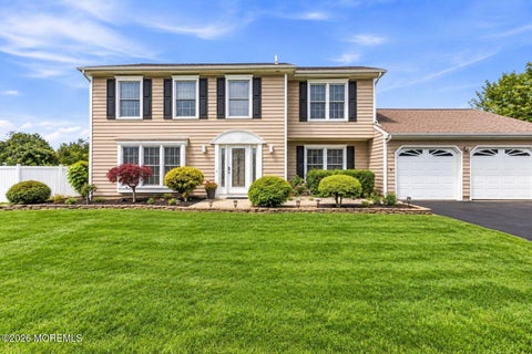 Homes For Sale - 7 Thetford Lane<br/> Marlboro, NJ 07746