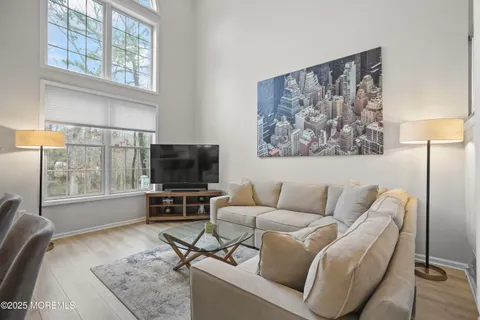 MLS: 22506395