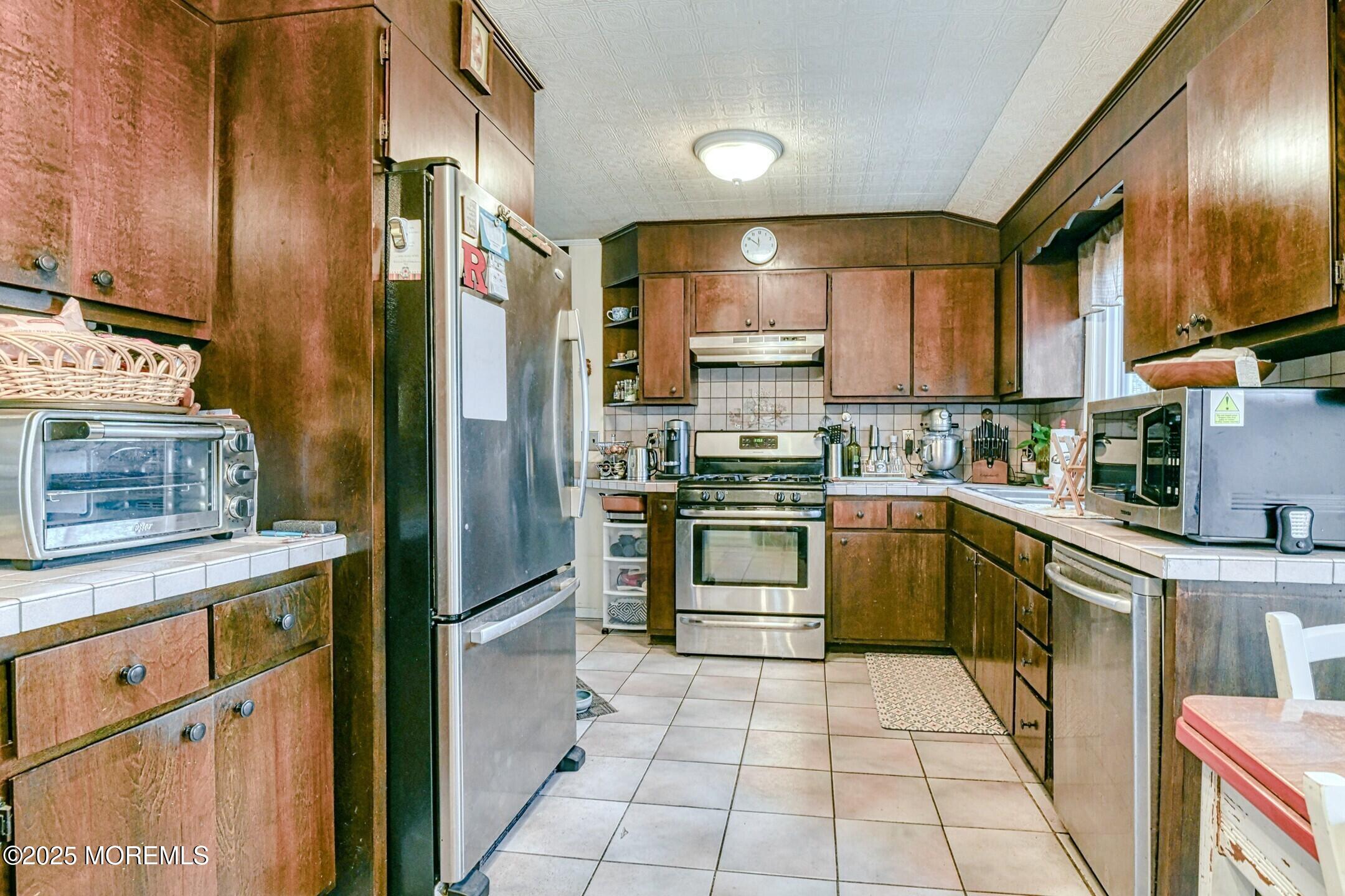 294 Parkview Terrace, Lincroft, New Jersey image 8