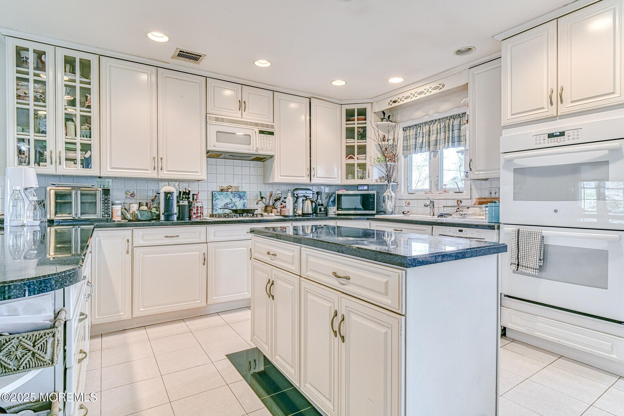 294 Parkview Terrace, Lincroft, New Jersey image 15