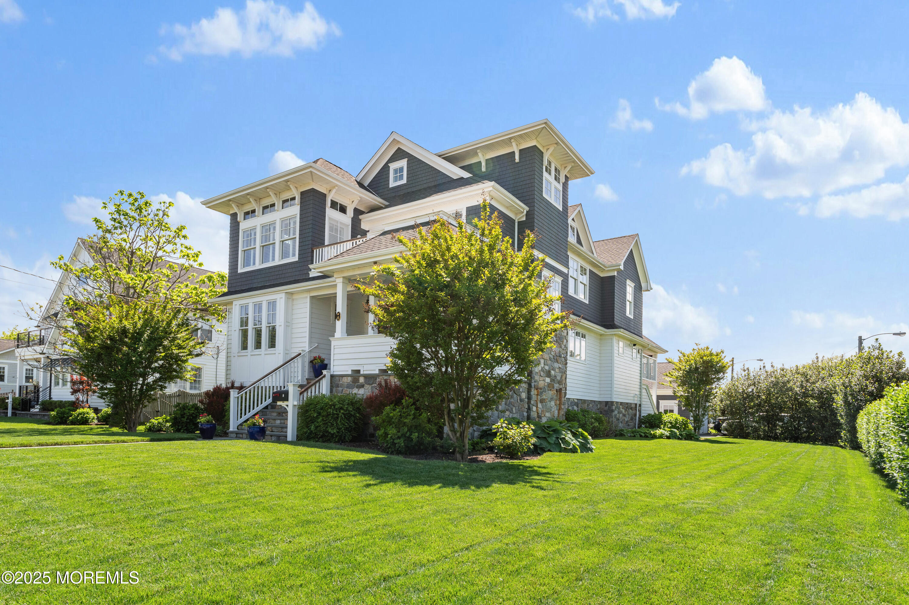 8 River Avenue