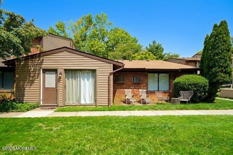 Condo For Sale - 112 Manchester Court<br/> Red Bank, NJ 07701