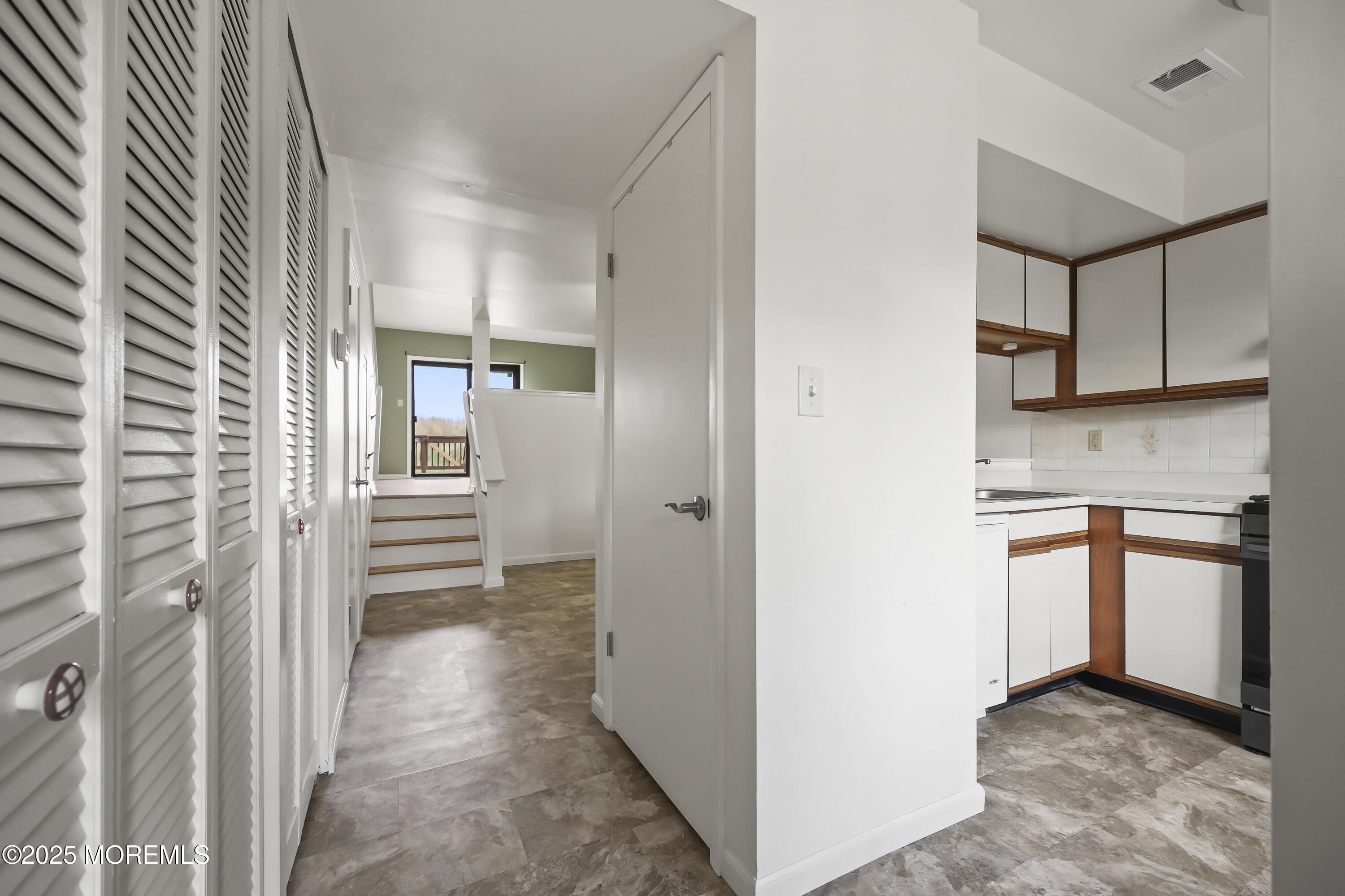 165 Shore Boulevard #13, Keansburg, New Jersey image 3